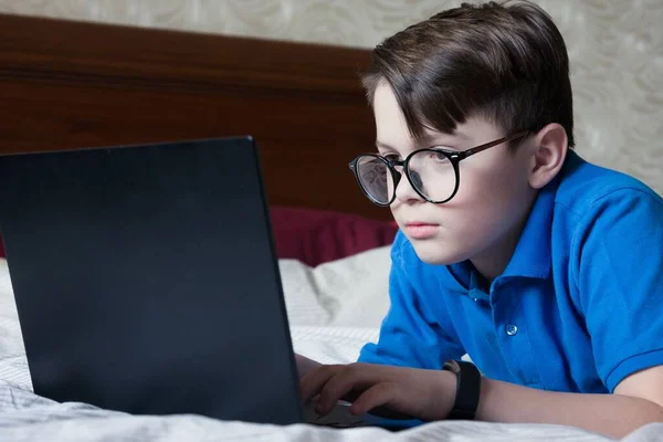Junge Mit Laptop Lernen Online Quarantäne Online Unterricht Hause Soziale — Stockfoto