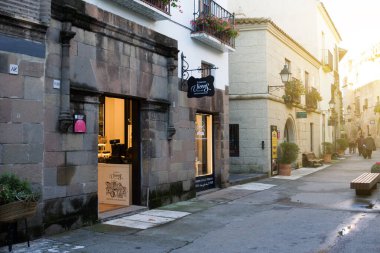 Barcelona, İspanya - 21 Ocak 2019: Bölge benzersiz mimari kompleks Poble Espanyol nerede kopya ile bilinen ve güzel evler ülkenin İspanyol köy evleri