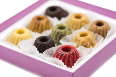 Geleneksel küçük Gugelhupf kek, alan (Dof sığ derinliği ile alınan vurdu)