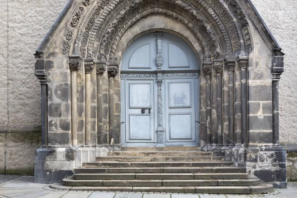 Portal de entrada da igreja Peterskirche no twon de Goerlitz, Alemanha — Fotografia de Stock