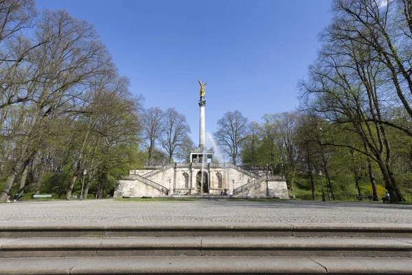 "Friedensengel"socha v Mnichově, Německo, na jaře — Stock fotografie