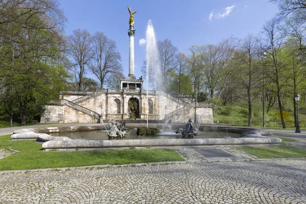 "Friedensengel" statue  in Munich, Germany, in spring — Stock Photo, Image