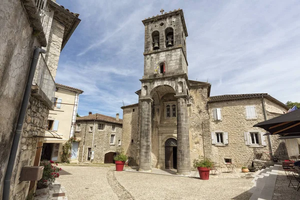 Σεν Πιέρ εκκλησία για το χωριό του Labeaume, Νότια Γαλλία — Φωτογραφία Αρχείου