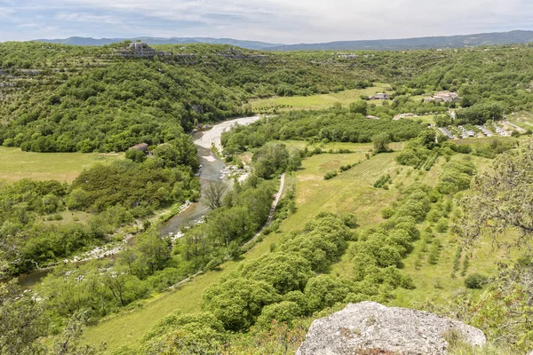 Typiska landskapet i Ardeche-distriktet i södra Frankrike — Stockfoto