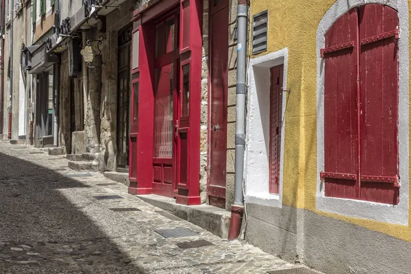 Callejón en la ciudad de Aubenas, sur de Francia —  Fotos de Stock