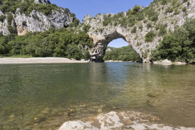 Pont d'arc ve nehir Ardèche, Güney Fransa