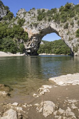 Pont d'arc ve nehir Ardèche, Güney Fransa