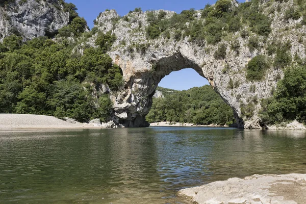 Pont d'arc ve nehir Ardèche, Güney Fransa