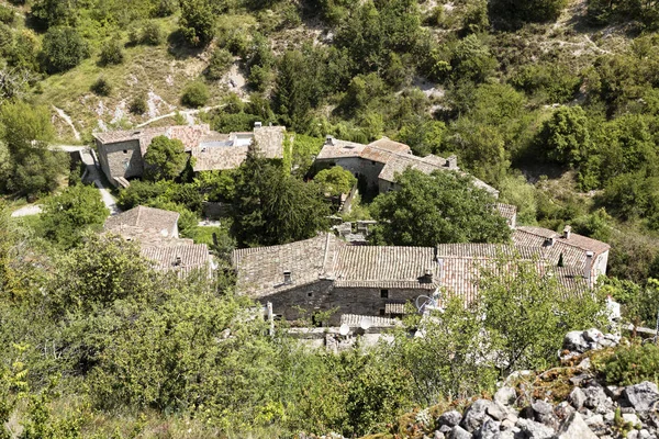 Das kleine Dorf rochecolombe im Bezirk ardeche, südfrankreich — Stockfoto