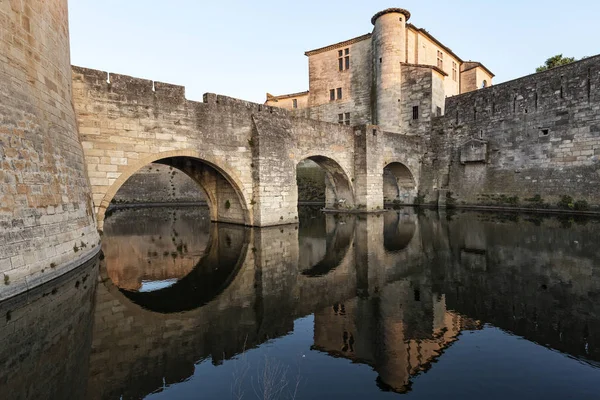 Fortaleza histórica en la ciudad de Aigues-Mortes, sur de Francia — Foto de Stock