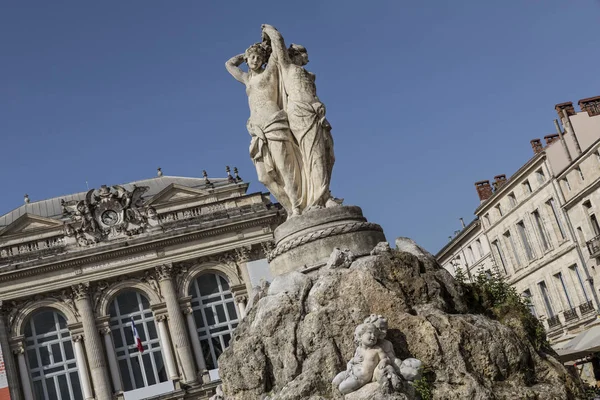 Historiska fontänen i Montpellier, södra Frankrike — Stockfoto