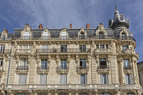 Edifício histórico em Montpellier, sul da França — Fotografia de Stock