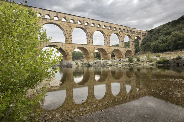 Acquedotto storico Pont du Gard nel sud della Francia — Foto Stock