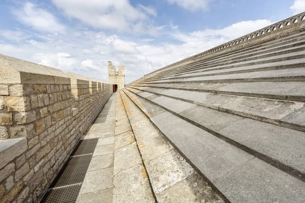 Particolare della chiesa nella città di Saintes-Maries-de-la-Mer nel sud della Francia — Foto Stock