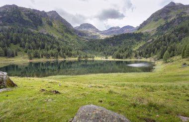 Styria, Avusturya, yaz aylarında göl Duisitzkarsee