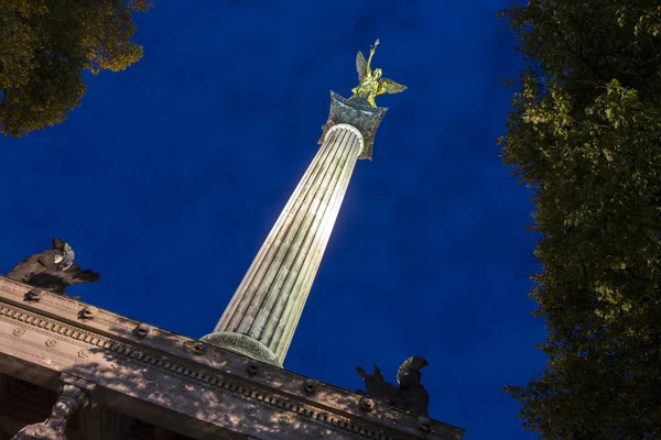Estatua Friedensengel Ángel Pieza Munich Baviera Alemania Por Noche — Foto de Stock