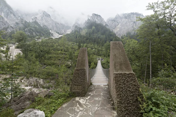 Ανάρτηση γέφυρας στην κοιλάδα Klausbachtal, Βαυαρία, Γερμανία — Φωτογραφία Αρχείου