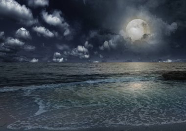 Ayın yükselişine San Miguel Tajao, Kanarya Adaları üzerinde,