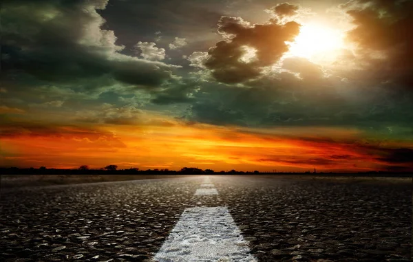 Asphalt road and sky — Stock Photo, Image