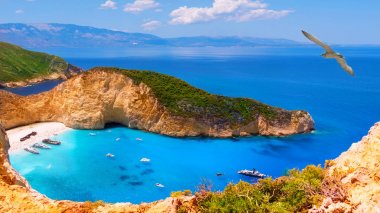 Navagio bay ve gemi enkazı plaj yaz.