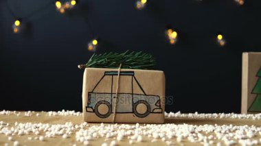 Durmak devinim içinde filme. makine araba Noel hediyesi geliyor ev şehrin içinden.