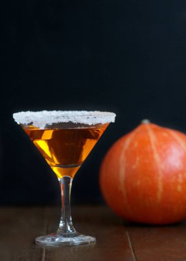 kabaklar sonbahar içkiyle. Cadılar Bayramı için kavramı