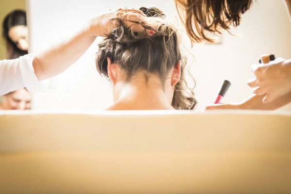 Peinado de boda para el día de la boda —  Fotos de Stock