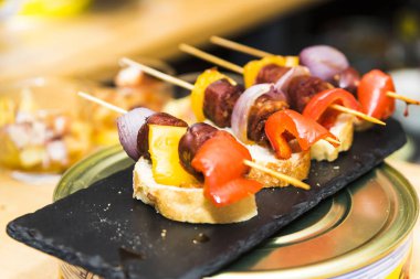 Bask ülkesinin pintxos 'u olarak adlandırılan İspanyol tapaları