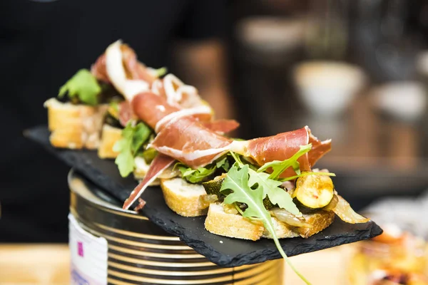 Tapas españolas llamadas pintxos del País Vasco — Foto de Stock