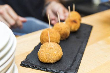 Bask ülkesinin pintxos 'u olarak adlandırılan İspanyol tapaları