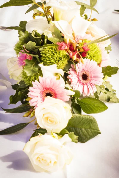 Bouquet da sposa il giorno del matrimonio — Foto Stock