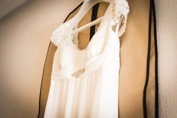 Un vestido de novia en el día de la boda — Foto de Stock