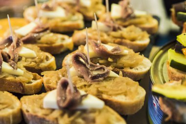 Gilda pinchos zeytin ve hamsi tapas İspanya'dan ile