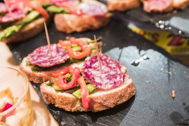 Bask ülkesinin pintxos 'u olarak adlandırılan İspanyol tapaları