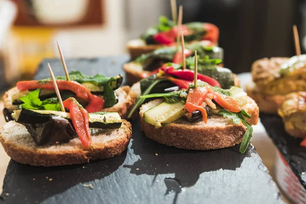 Bask ülkesinin pintxos 'u olarak adlandırılan İspanyol tapaları