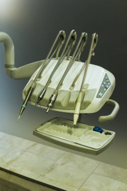 Tıbbi ekipman ve stomatology kavramı. Diş Kliniği ofis sandalye ile.