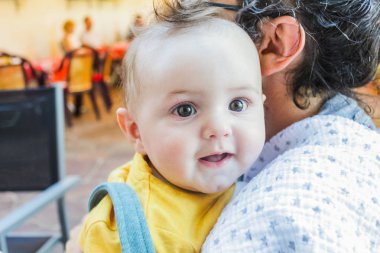 Güzel gülümseyen sevimli bebek portresi 