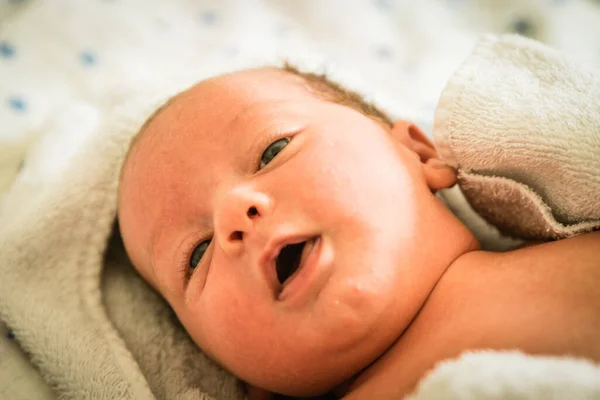 Novorozené Dítě Době Koupele — Stock fotografie