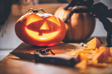 Halloween pumpkins ile örümcekler 