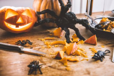 Halloween pumpkins ile örümcekler 