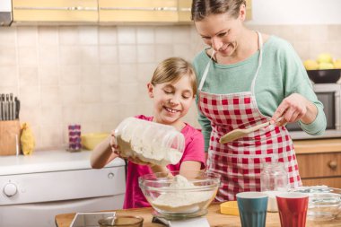 Kızı yapımı pizza hamur 