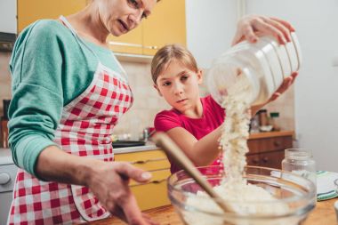 Kızı yapımı pizza hamur 