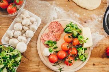 pizza pişirme için malzemeler