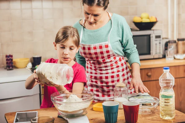 Kızı yapımı pizza hamur 