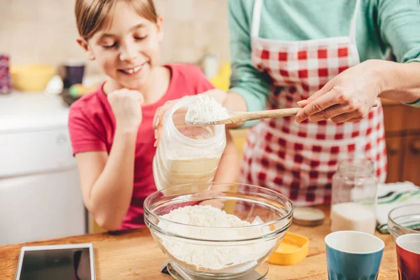 Kızı yapımı pizza hamur 
