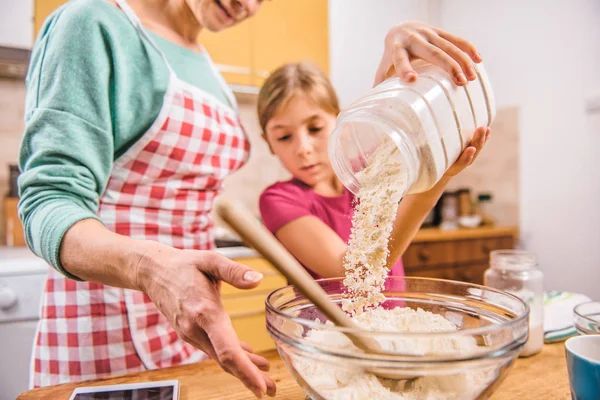 Kızı yapımı pizza hamur 