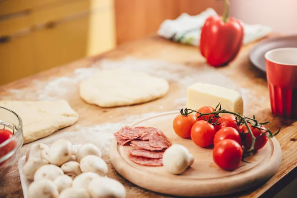 Ингредиенты для приготовления пиццы — стоковое фото