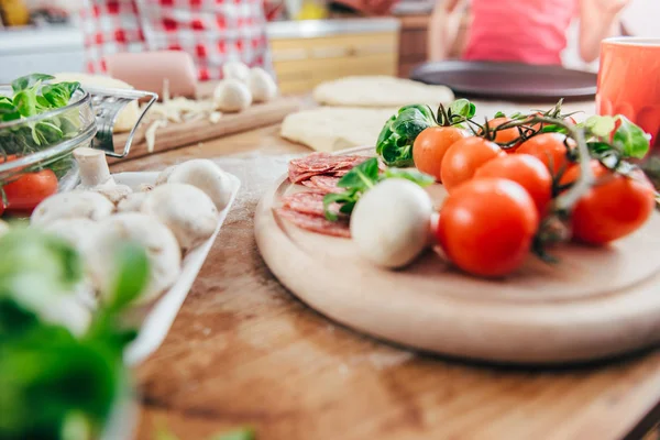 Zutaten zum Kochen von Pizza — Stockfoto