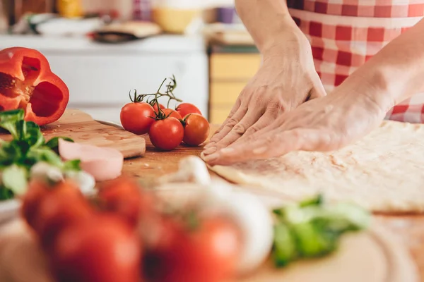 Close-up photo of cooking pizza — Stock Photo, Image