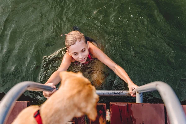 Girl Swimming River Dog Standing Dock — Stock Photo, Image